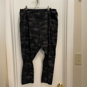 Size 3X Athleta 7/8 Gray Camouflage Ultimate Tights